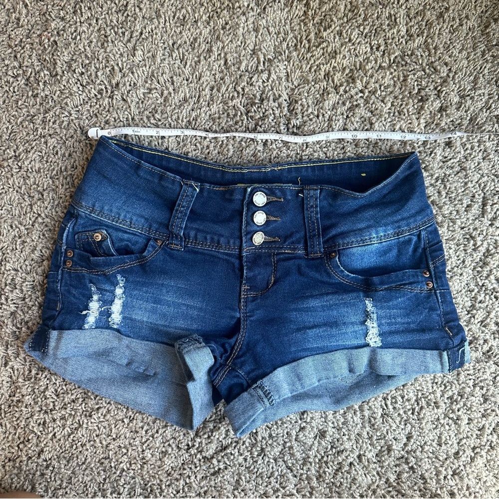 YMI “Wanna Betta Butt” Mid Rise Hot Pants Jrs Size 3 Denim Short Shorts
